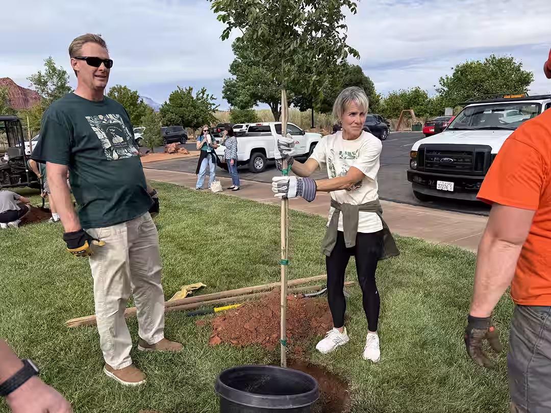 Mayor Kevin Smith stands with Ivins inspired Volunteer Program's Tiffany Wynn